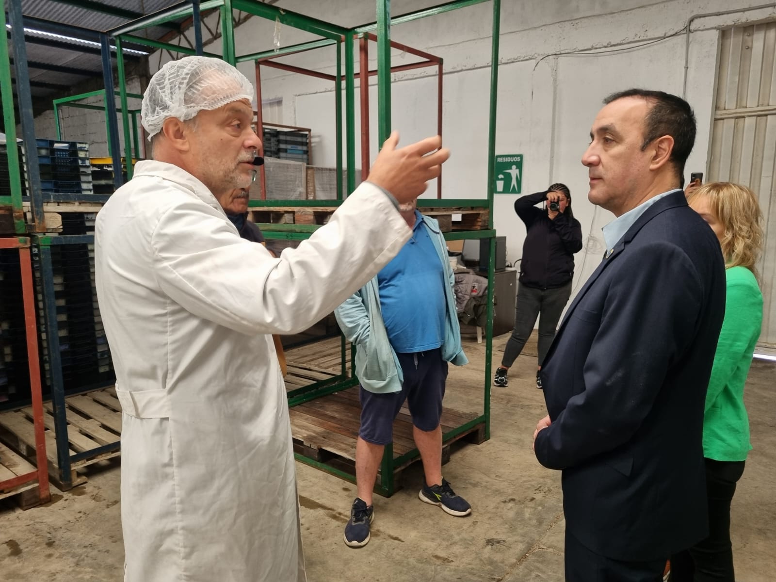 f6063832-be65-46bc-af29-75c8290c2bdb