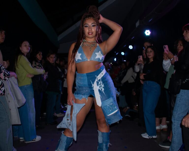 e9b7b713-3a5d-4f9f-8eec-d41c5f853379