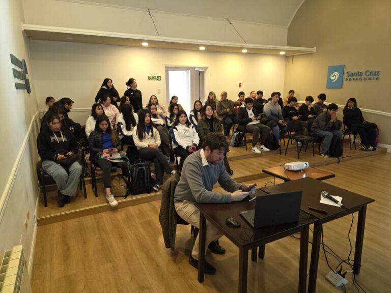 4cf47484e6da35bd3918b81847eb6927_XL