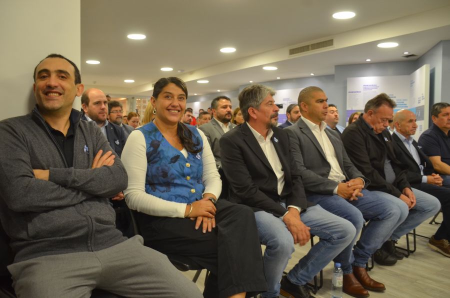 684bf332ae3db16ea25e9885cc261d2a_XL