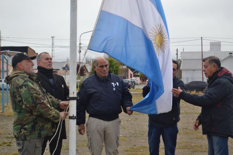 09b9cecd8a378ec4ee18557bb5b4195a_XL