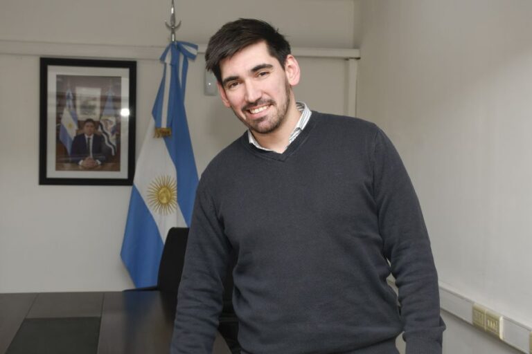 663b2dfa4f18c2946c47d5c0f453f18f_XL