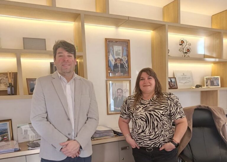 1775d5e0078e8192a54f936d1835b63c_XL