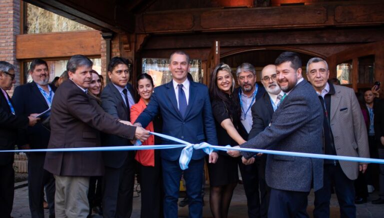 8c1145b5e81cc4f8478981fd273cf8c7_XL