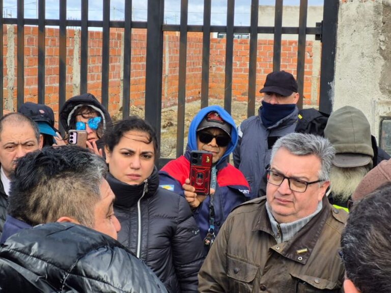 c2b342866b784933c8e7a5b5bdf372f6_XL