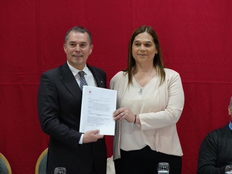 c33e6988664cf9b83883b3bfd96b99f9_XL