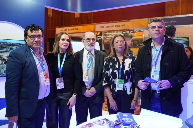 dadca44aa415c2b149e6737445c878d2_XL