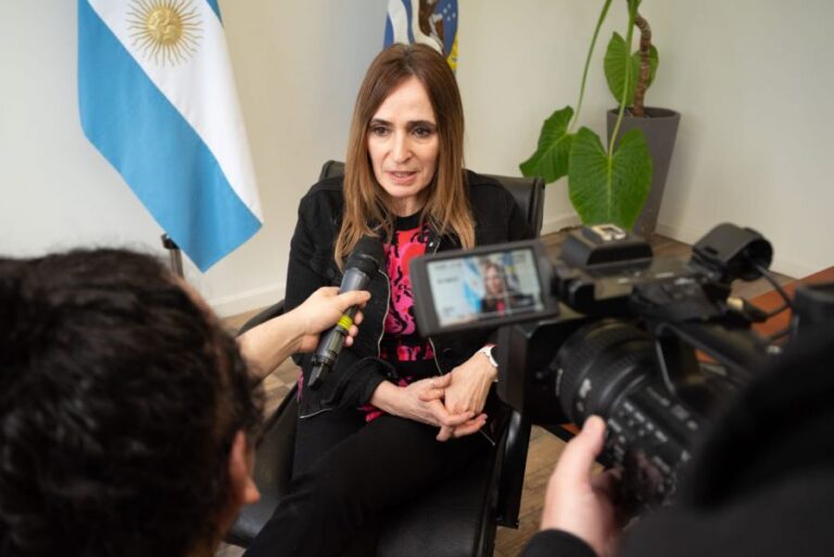 2d2a30ae23bb838ecdfa8a6097a33372_XL