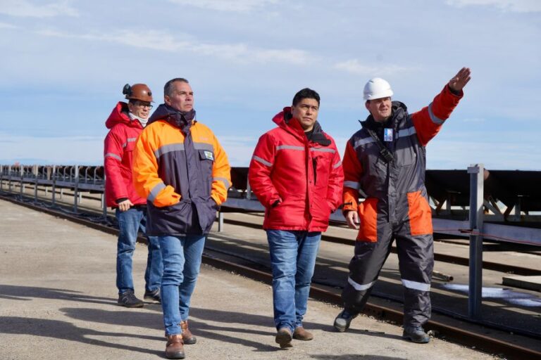 a8f7b102fe8921683e98f9e19aee9952_XL