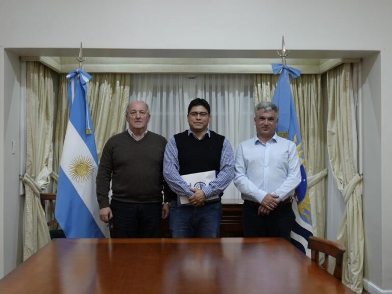 bd9f2bfeff4cb2f6857755c3f36a2e41_XL