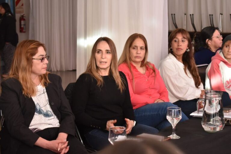 0c6d8ea485e84112b9dff01c587fc07b_XL