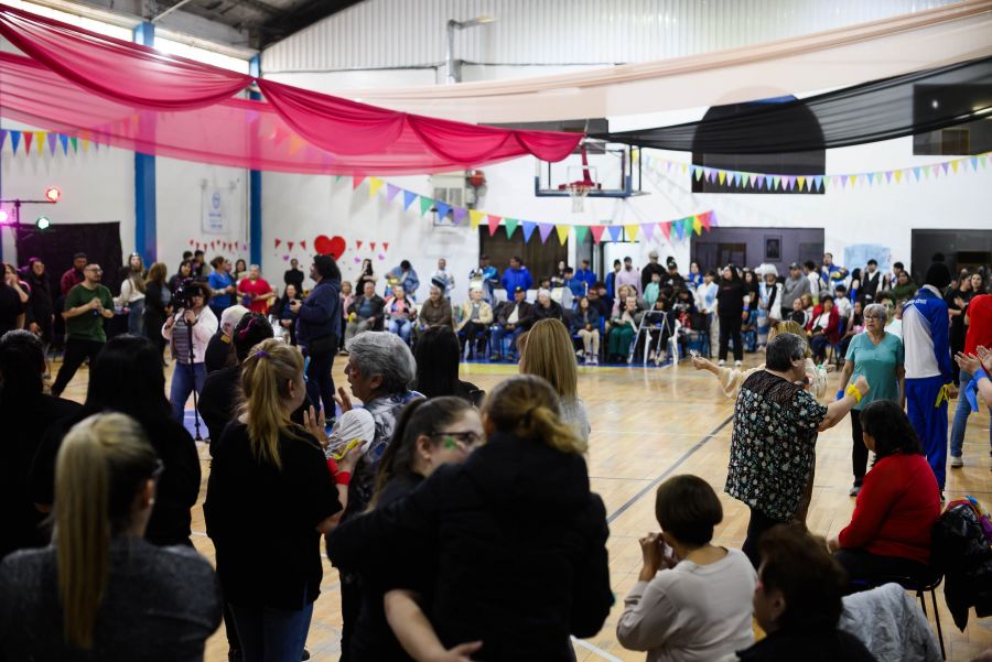 87fb644bf6a4ddf51b81489235f49450_XL