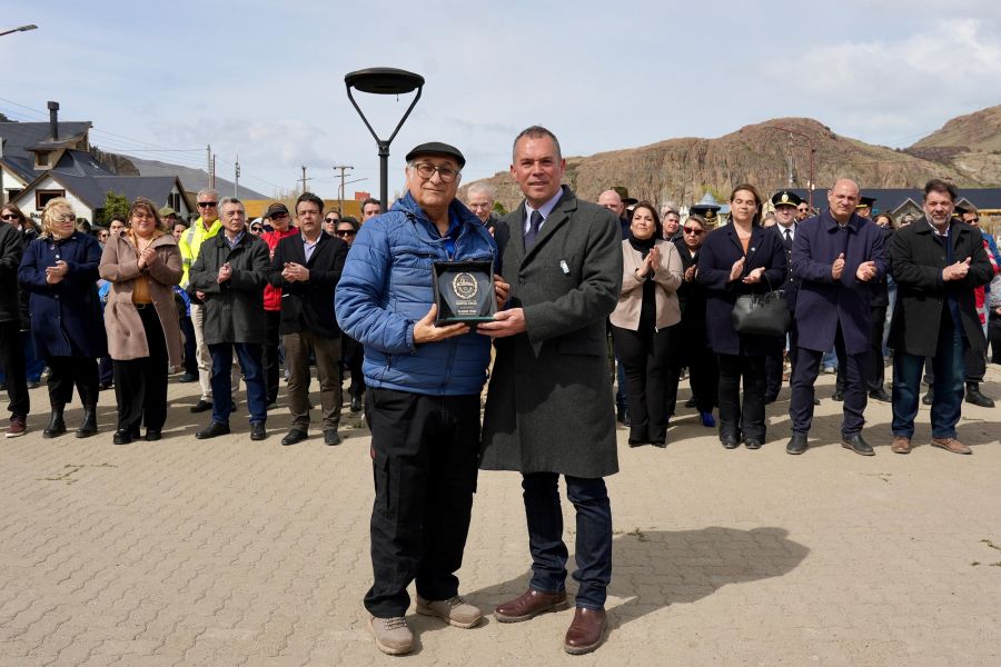 903253e1783a3e40f4e21b55f3554a2c_XL