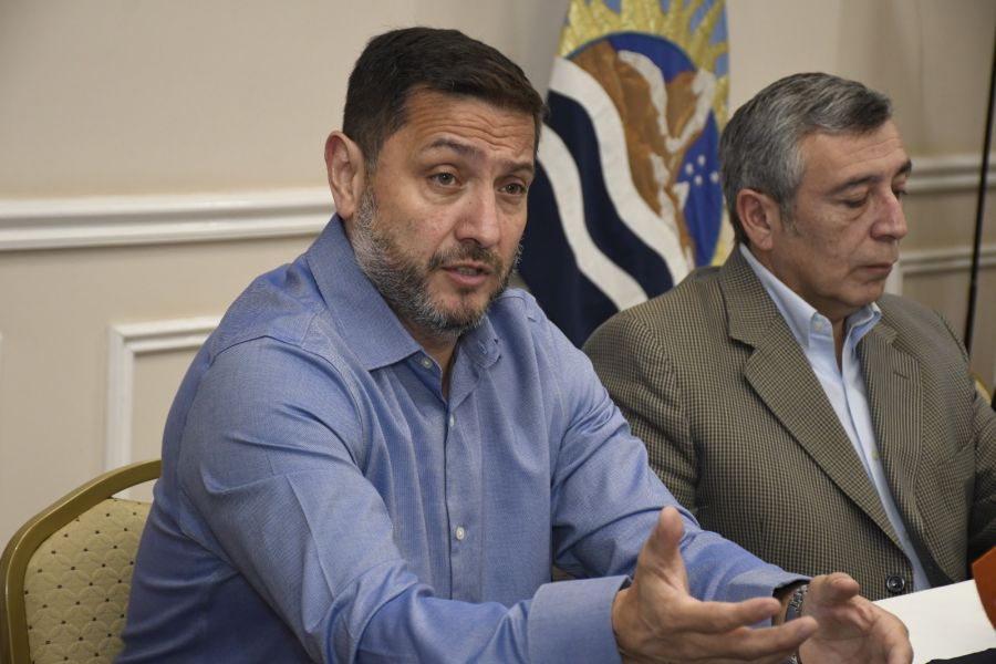 f790943e7b3e7feafb7519e824a2445f_XL