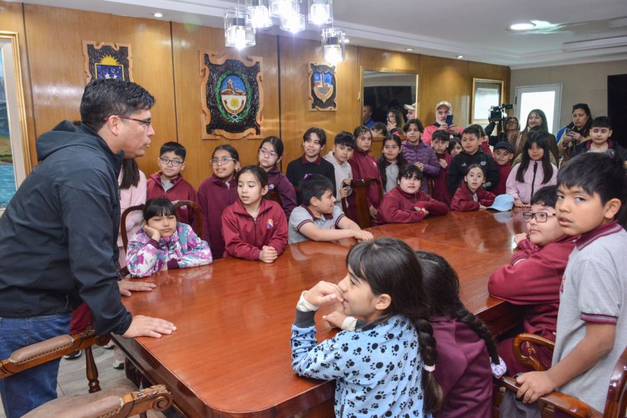 0e9513b0a68fb6271c62d1b409a81165_XL