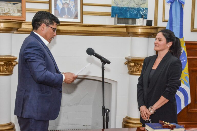 20251114_ASUNCIN_DE_MINISTRA_DE_GOBIERNO_Y_PRESIDENTE_DE_LA_CAJA_DE_PREVISION_14