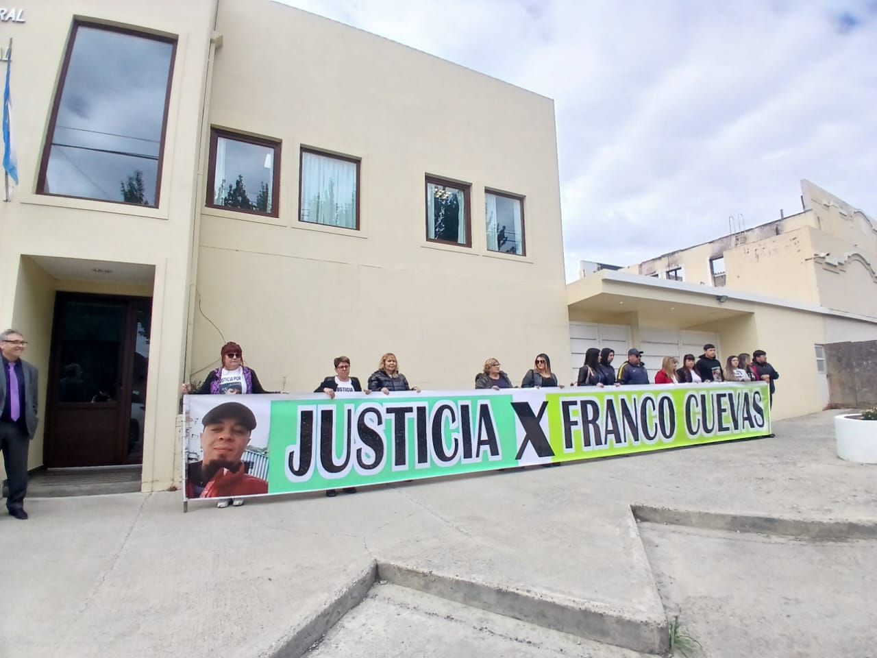 5b717e66-87e8-4c69-85d5-b02cb8ee1904