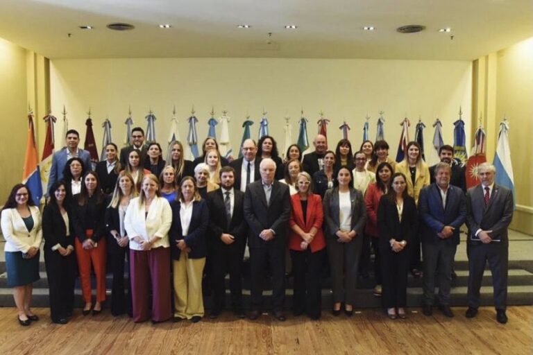 bb94aaebd08180a7bf0359373903a000_XL