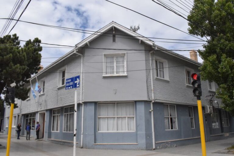 442586ae72cf9dc66369122baeb7e483_XL