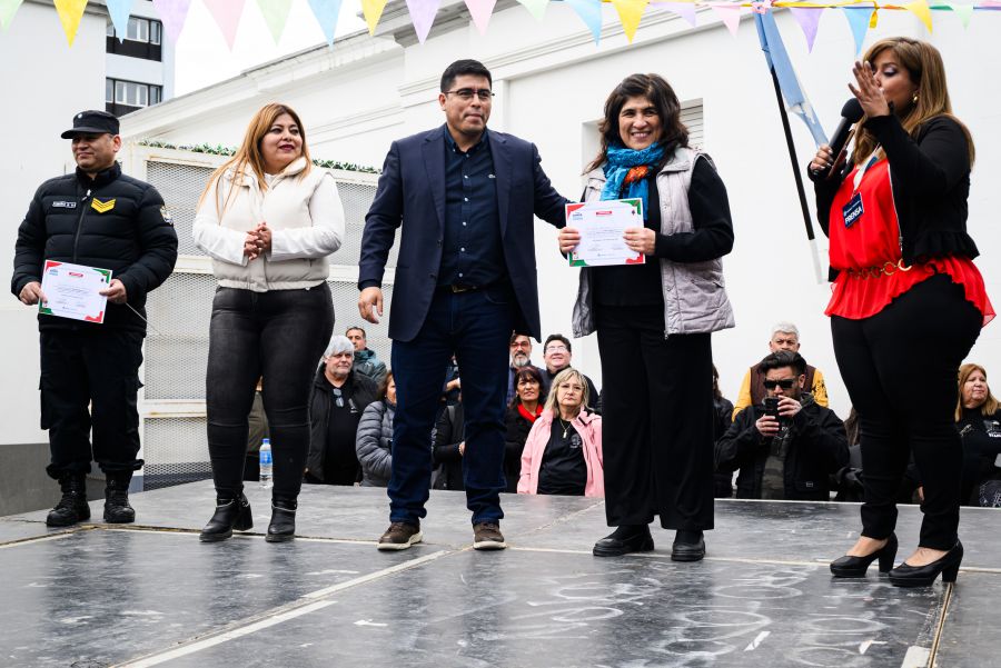 b293224c96444bf2a50f3d244c696a73_XL