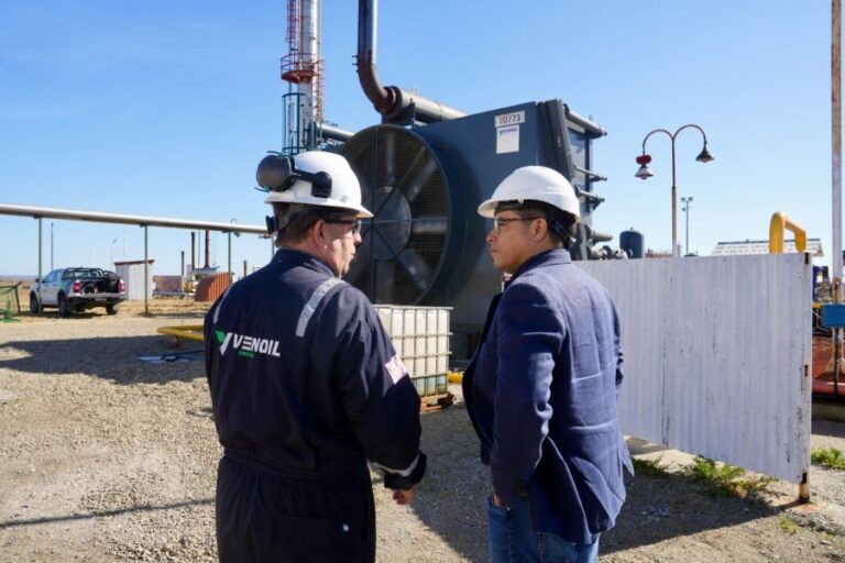 e6a9c7b2449ee138e7a07c1070576fa5_XL