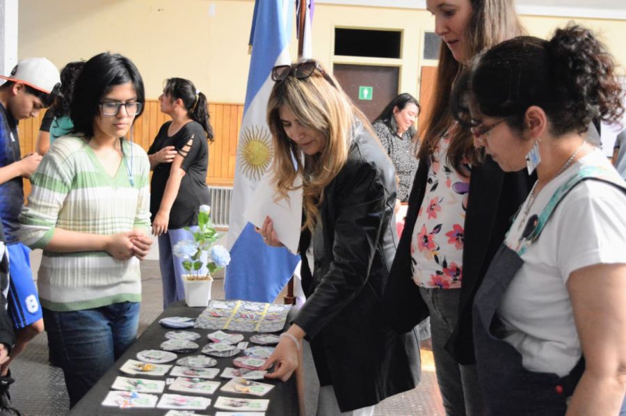 0945d94fc49897282a1b4182d2eb05bb_XL