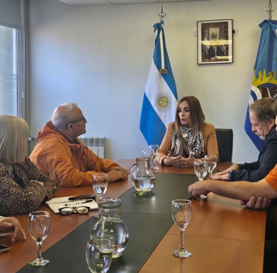 a2499c21b1a1b47b4fd70baedcf7a4a8_XL