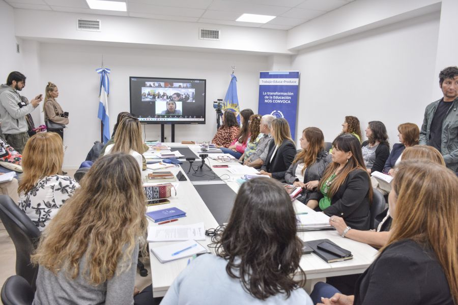 ae38d4f126bdb0d44514bc6a05aacb4e_XL