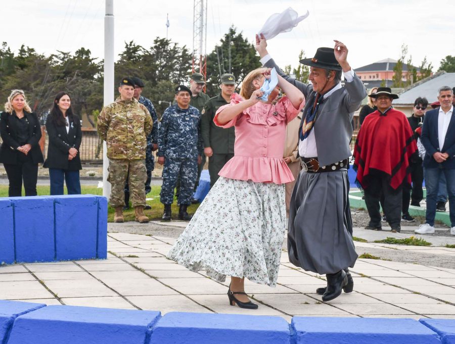 c1d8f22d511b48e389a2bbc6e9d68a45_XL