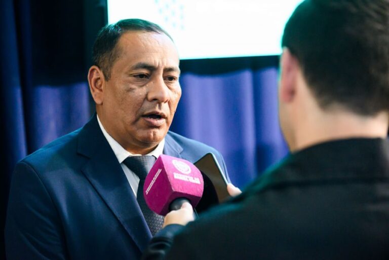 25460bd7b4423597506fdd6396fab752_XL