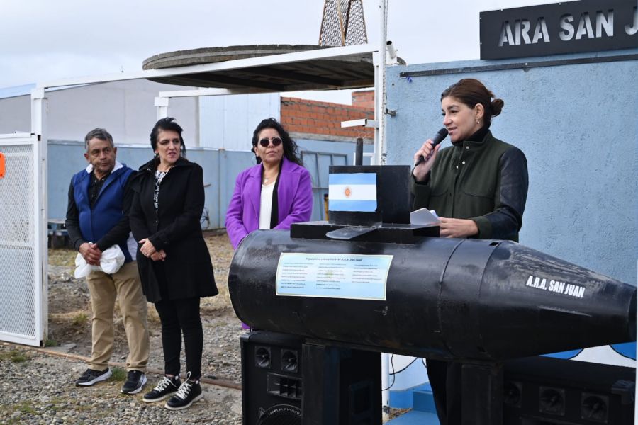 583a35d0fea2c6f9bf4d9592c03736e2_XL