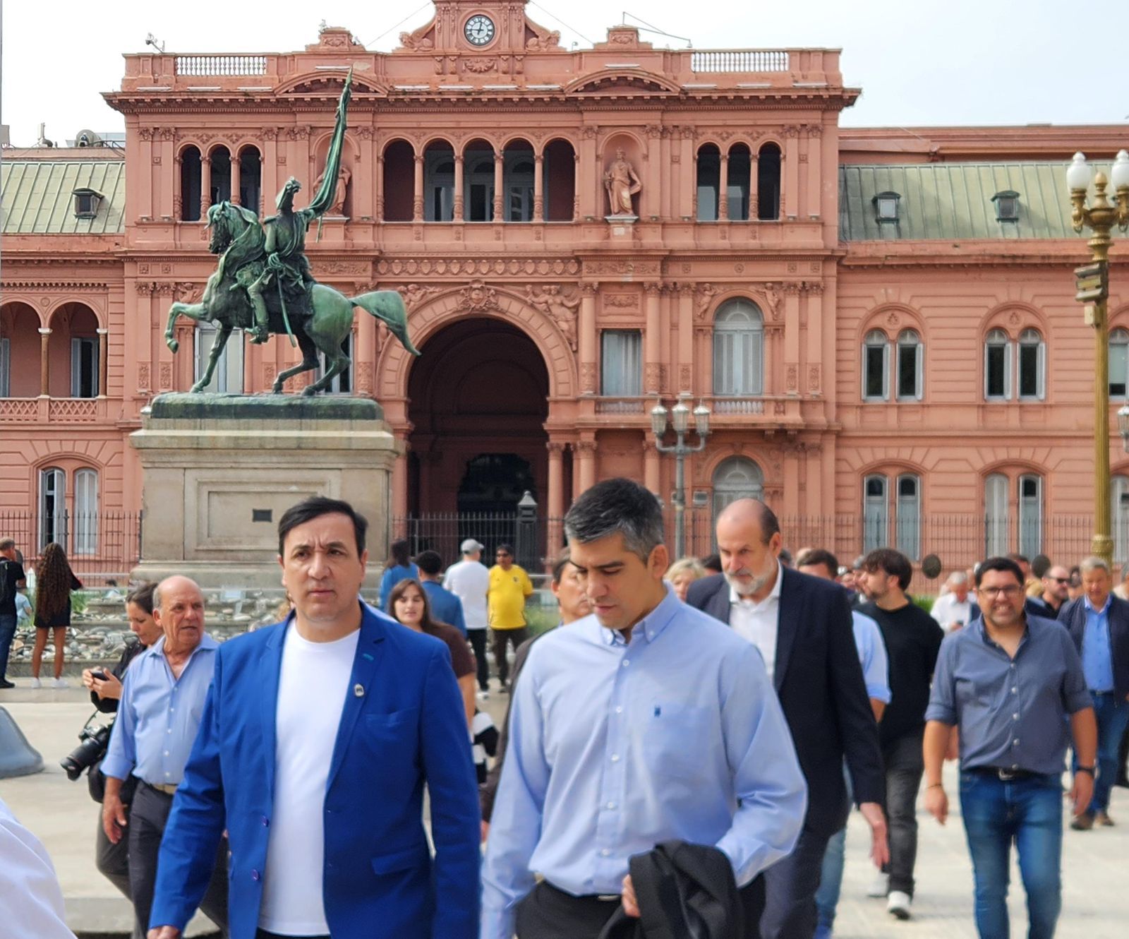 9afdd117-ec76-49e1-8c30-ba3728fdc27e