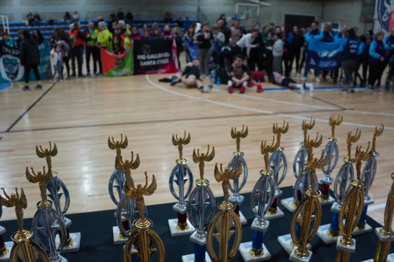PREMIACION-DE-VOLEY-Y-NEWCOM-16-1536x1024